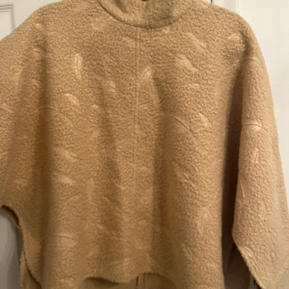 Zara Women's Gold Poncho - Picture 2 of 9